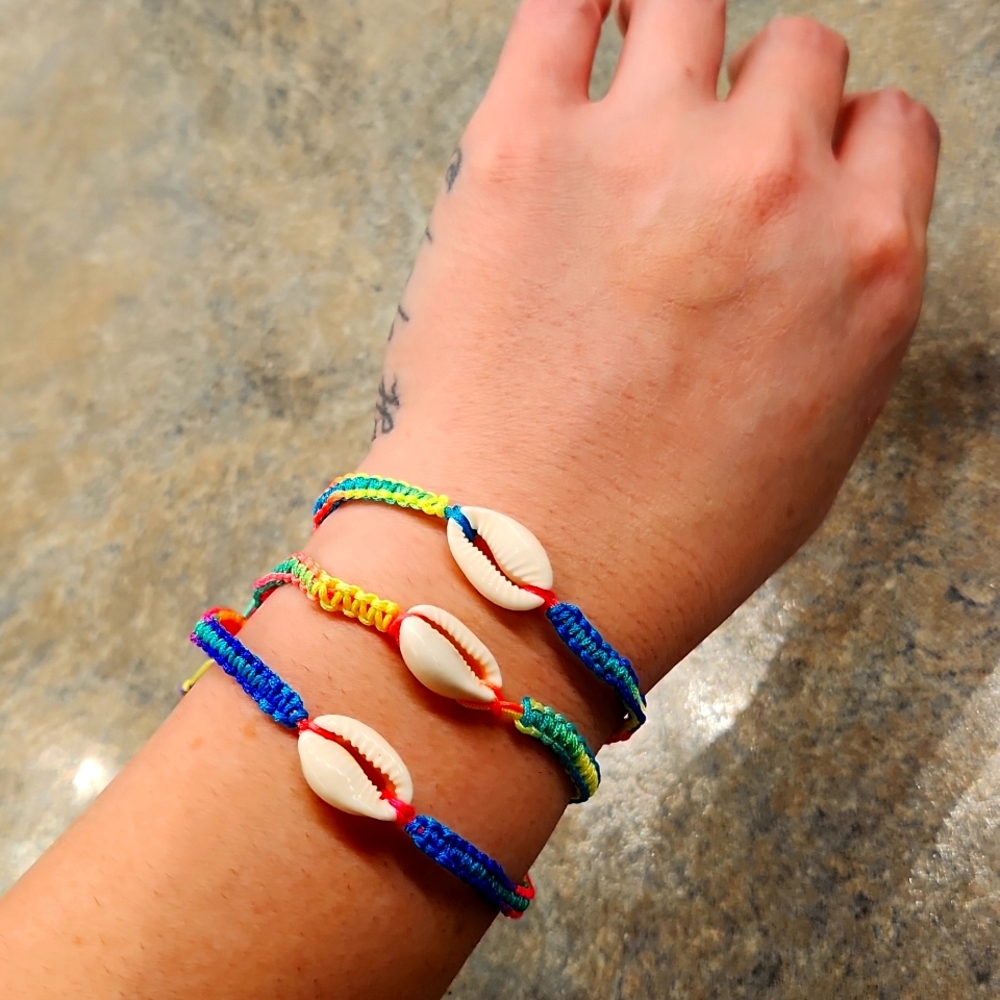 $1/Bundled- Neon Seashell Bracelets